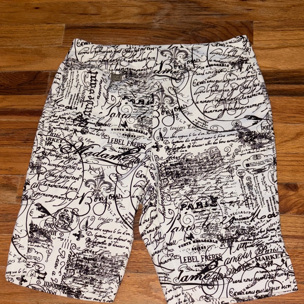 Lulu-B Monochrome bold Parisian  Print Bermuda shorts! Like New! Excellent s8